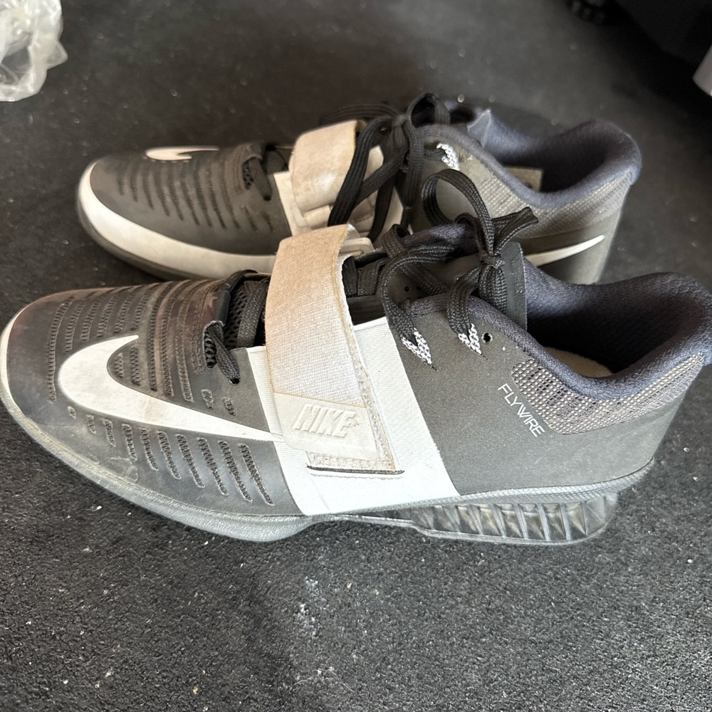 👟 Nike Romelaos 3 Women’s Weightlifting Shoes – Size 8.5 👟
